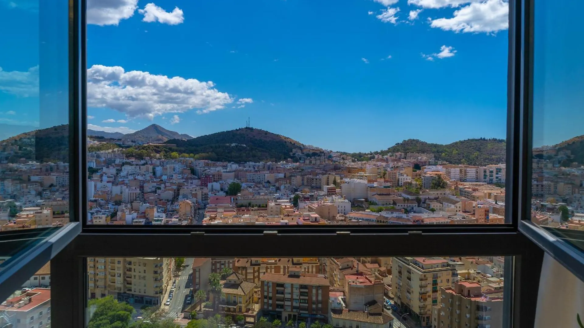 Xpce Urban Malaga Skyline - Parking Free Apartment Spain