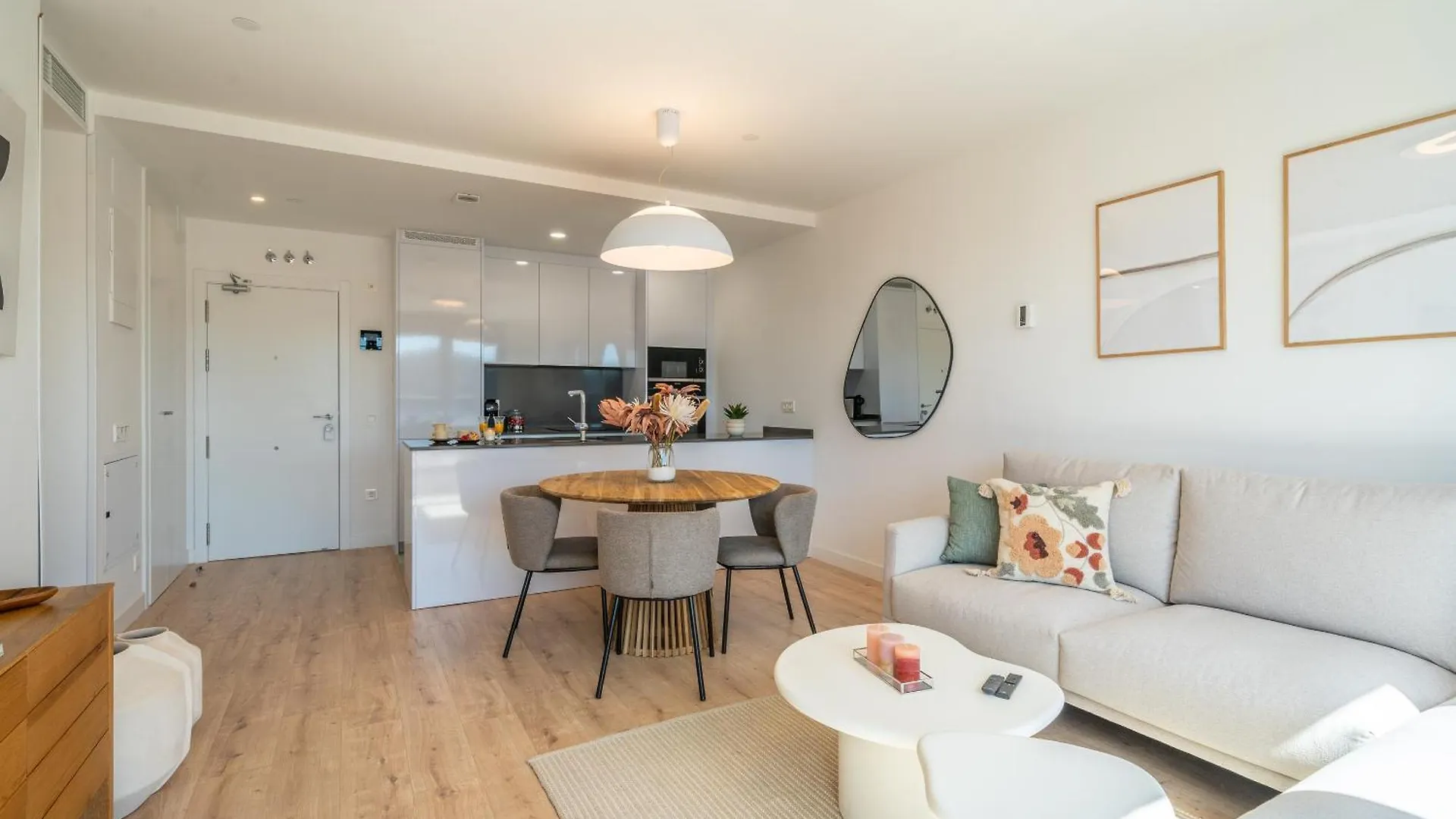 Ferienwohnung Xpce Urban Malaga Skyline - Parking Free Apartment