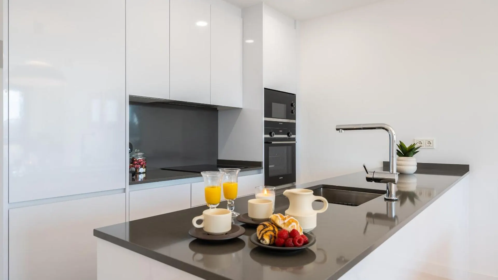 Ferienwohnung Xpce Urban Malaga Skyline - Parking Free Apartment