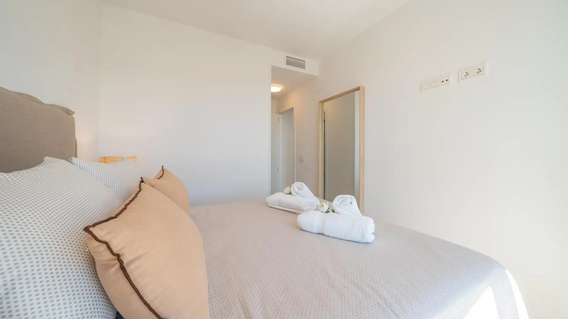 Ferienwohnung Xpce Urban Malaga Skyline - Parking Free Apartment