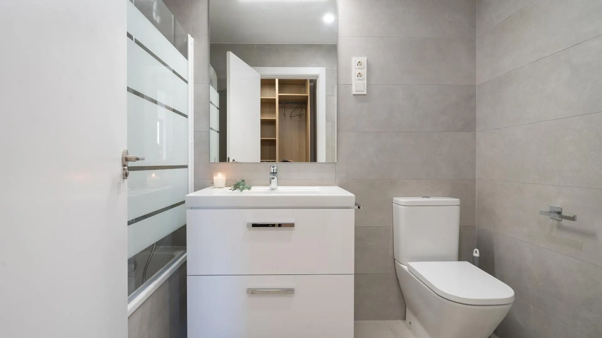 Ferienwohnung Xpce Urban Malaga Skyline - Parking Free Apartment